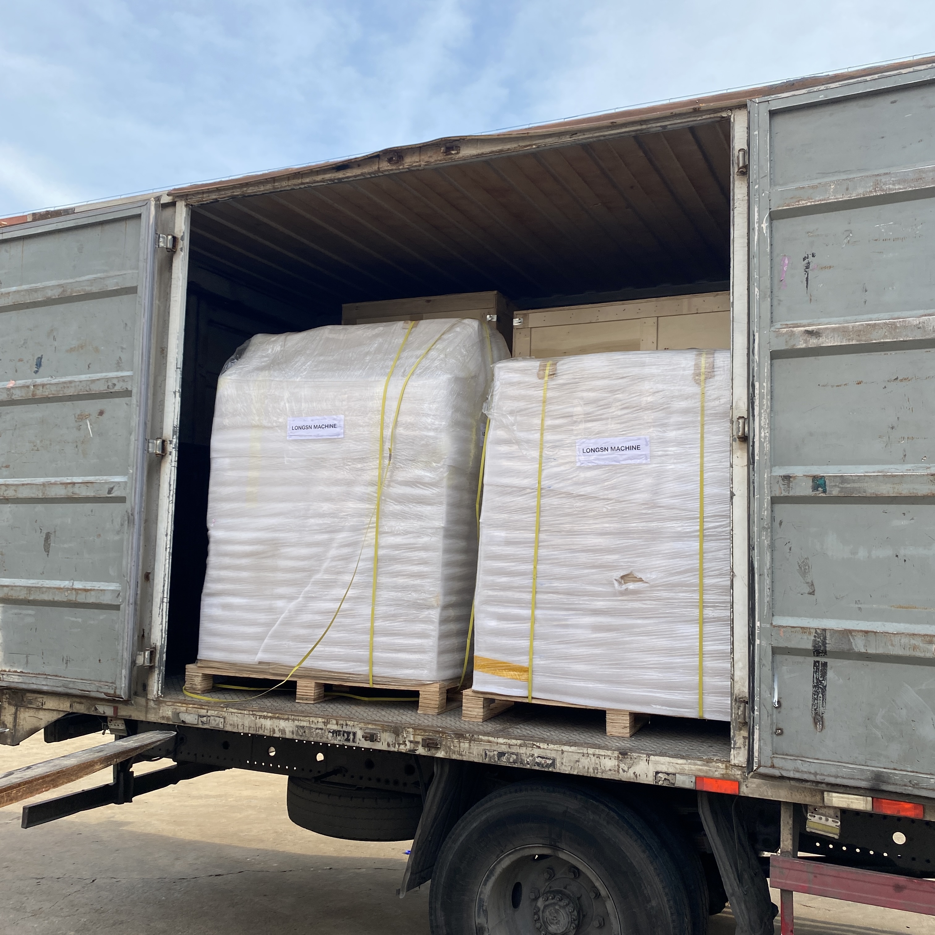 Μηχανή επένδυσης καπακιού 