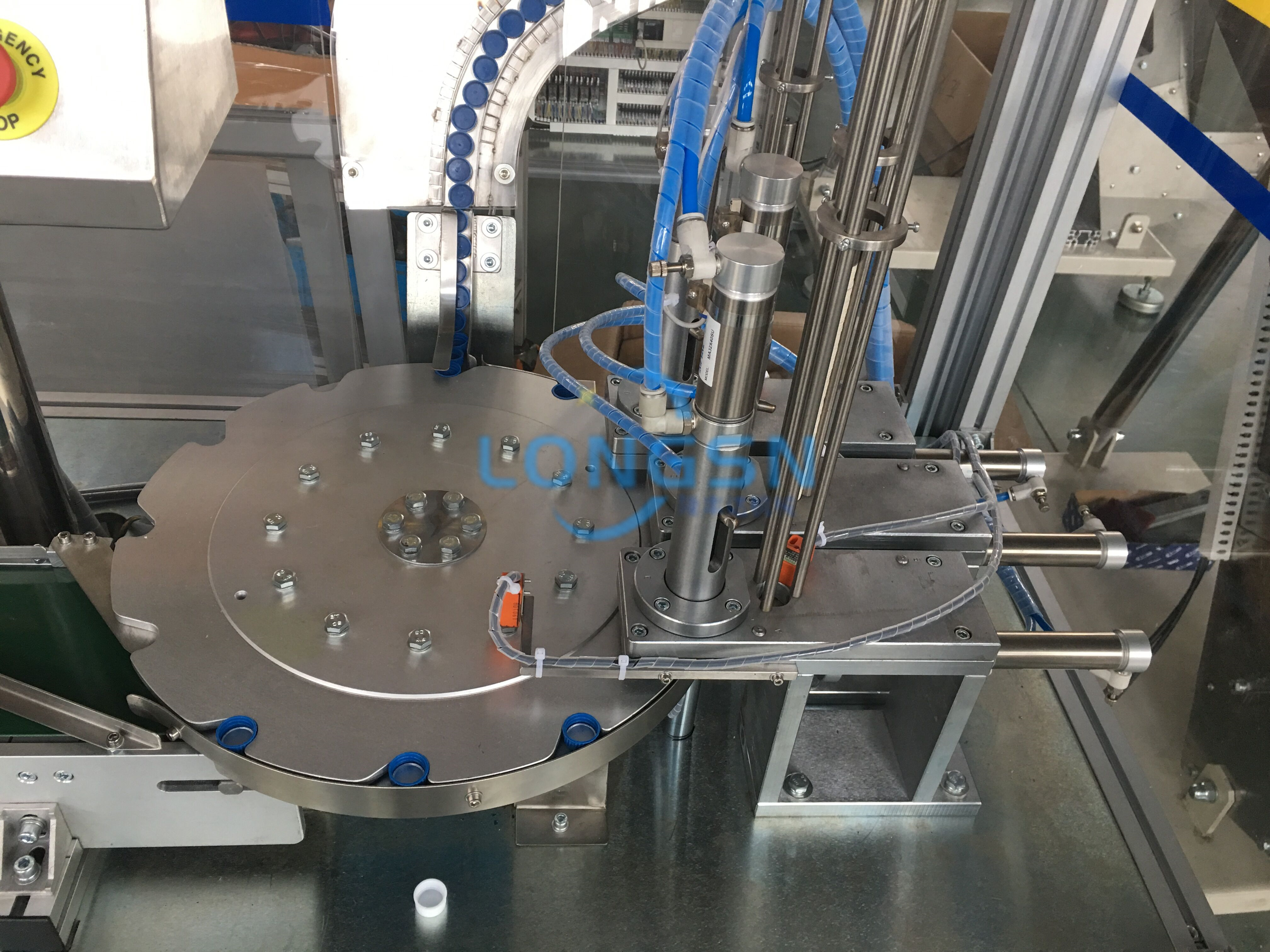 Μηχανή επένδυσης καπακιού