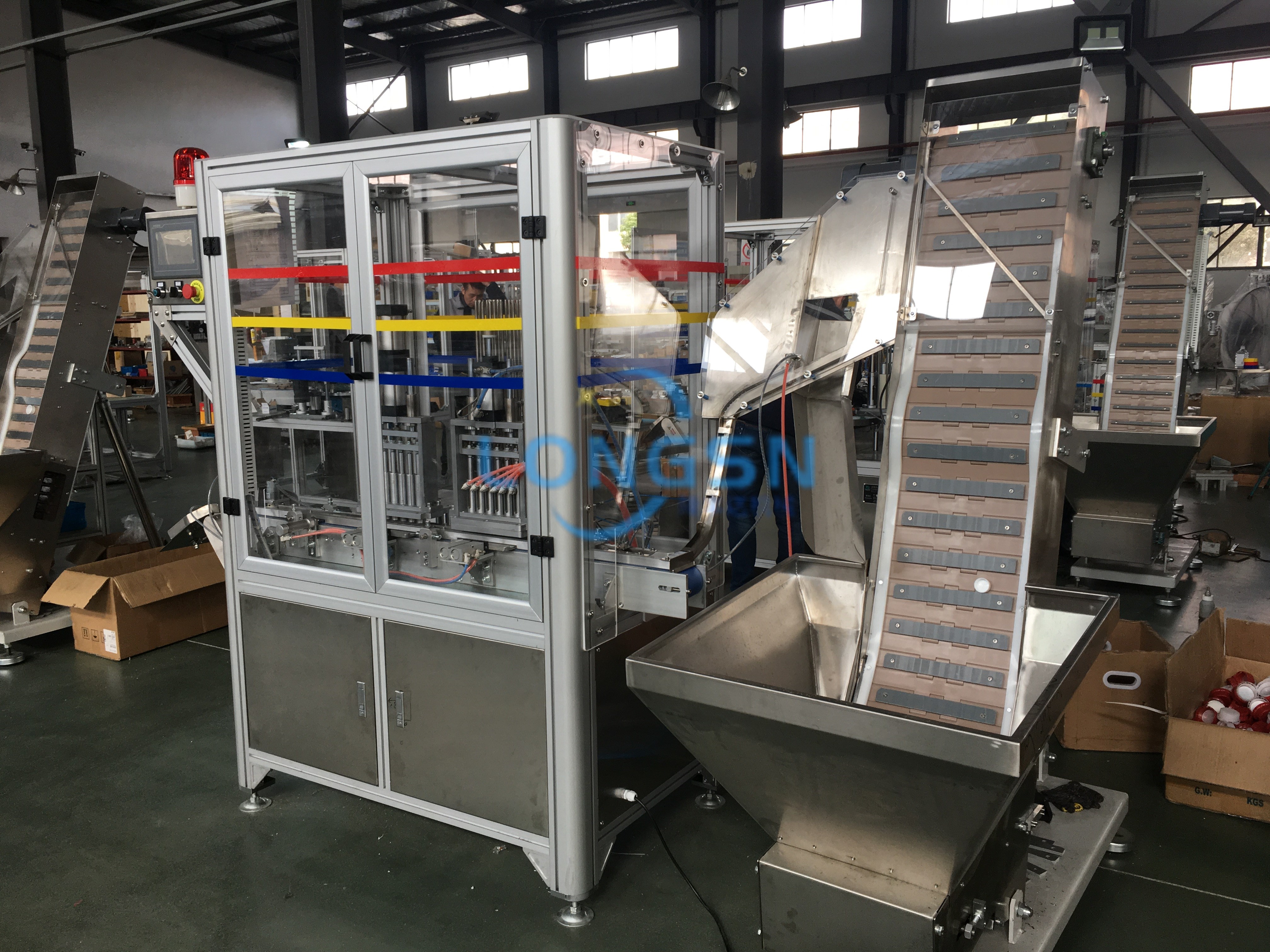 Μηχανή επένδυσης καπακιού