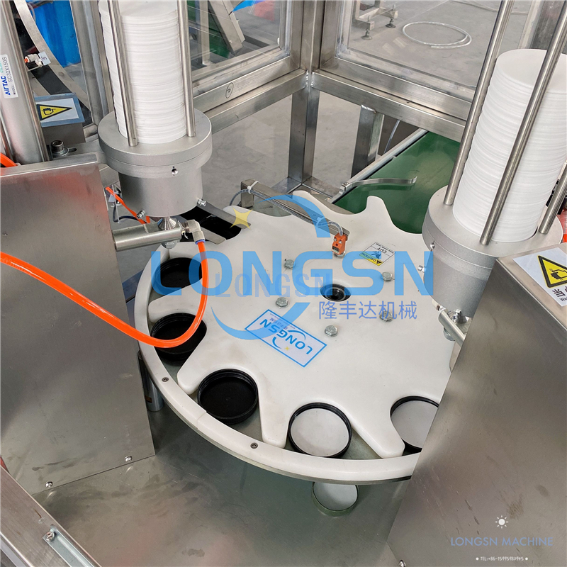 Μηχανή επένδυσης καπακιού