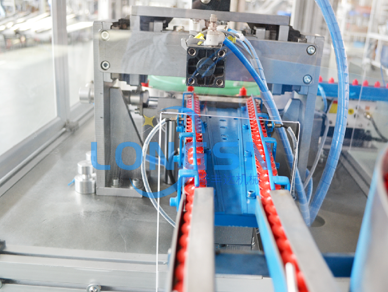 Μηχανή συναρμολόγησης αθλητικών κεφαλαίων