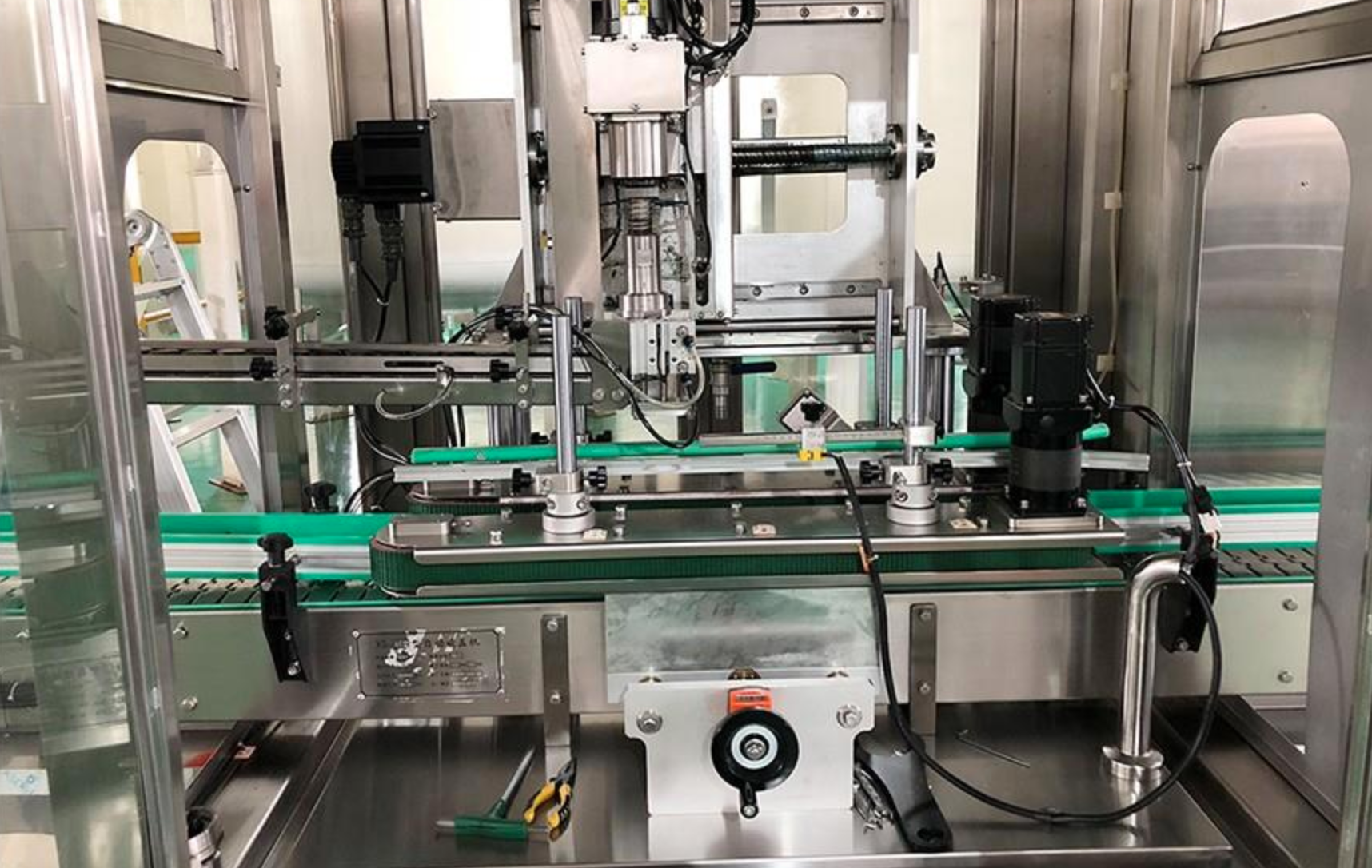 Μηχανή καλύμματος μπουκαλιών